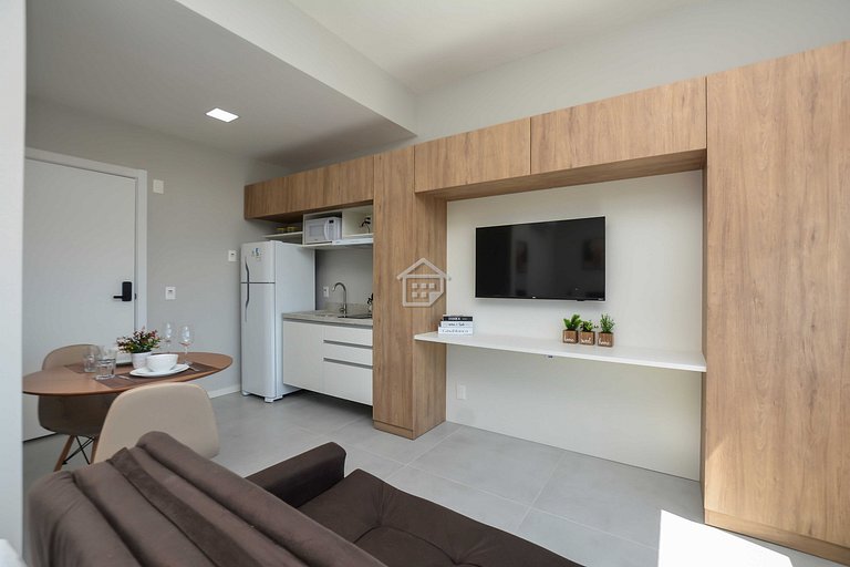 Studio Moderno e Fluido de Frente para o Parque