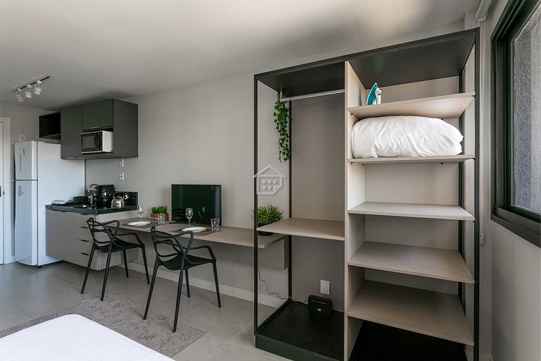 Studio moderno no Rio Branco com rooftop e lazer
