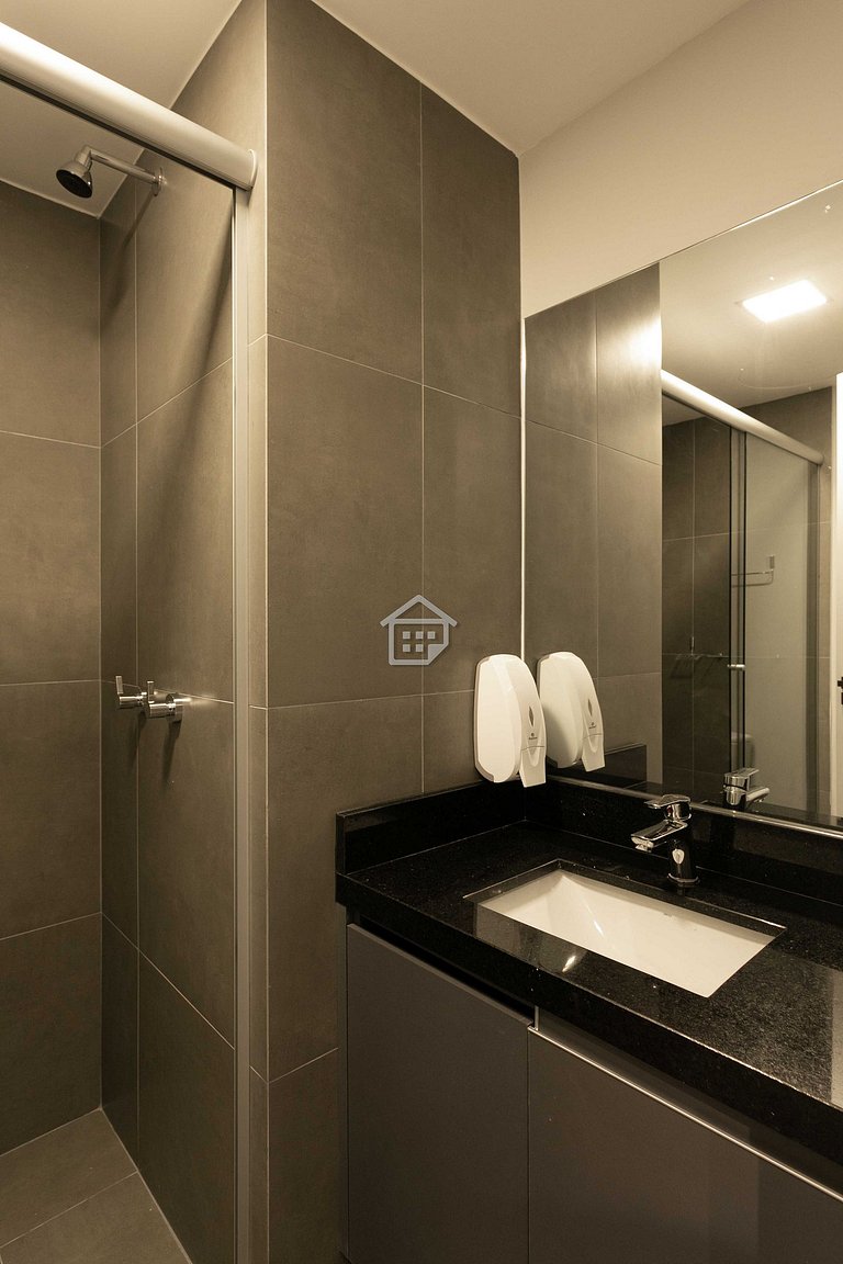 Studio moderno no Rio Branco com rooftop e lazer