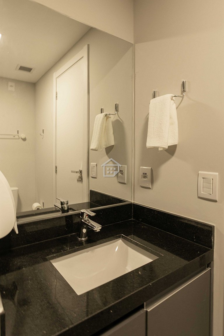 Studio moderno no Rio Branco com rooftop e lazer