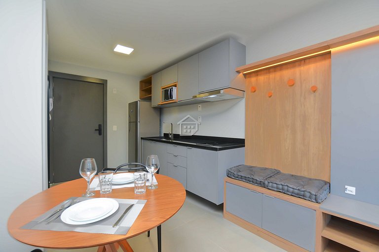 Studio Charmoso e Conveniente na Carlos Gomes